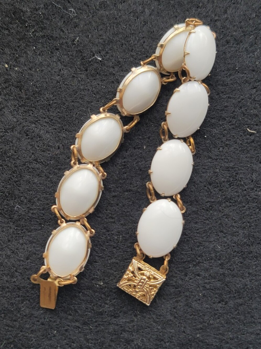 Vintage 1950s Gold Tone Milk Glass Cabochon Link Bracelet - Estate